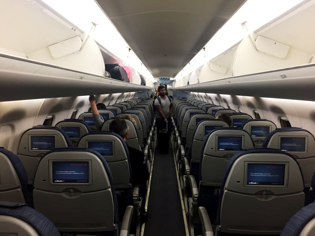 『加拿大航空/經濟艙』AC183 YYZ-YVR 極光楓葉版