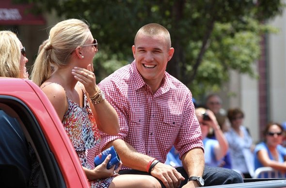 Mike Trout Photos - All-Star Game Red Carpet Show presented by Chevrolet - Zimbio 2012-09-25 01-52-55