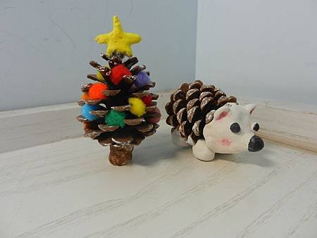 Pine Cone Crafts.JPG