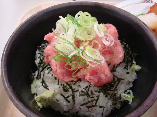 生牛肉丼