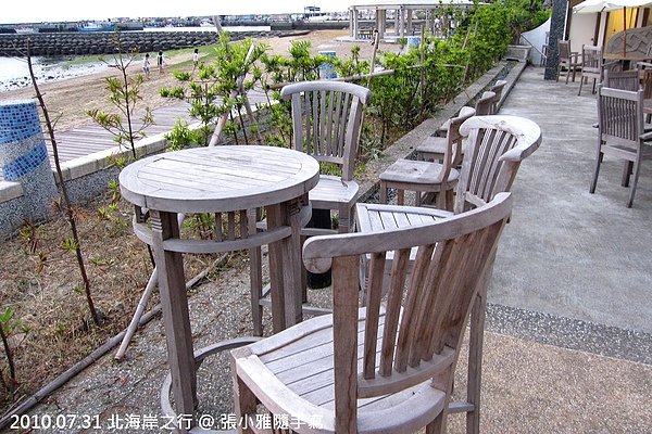 也可以點杯飲料在外頭坐著慢慢喝