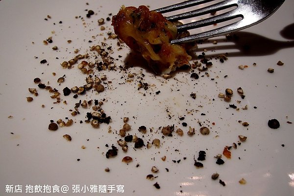 沾著現磨黑胡椒粒吃更香