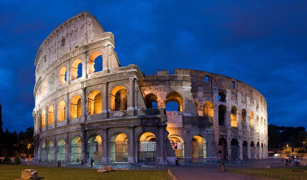 Colosseum_in_Rome.jpg