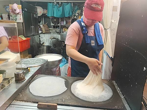 來去吃 -  料多味美超大捲的羅東夜市鄭記潤餅