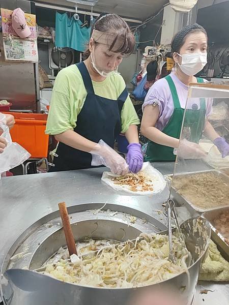 來去吃 -  料多味美超大捲的羅東夜市鄭記潤餅