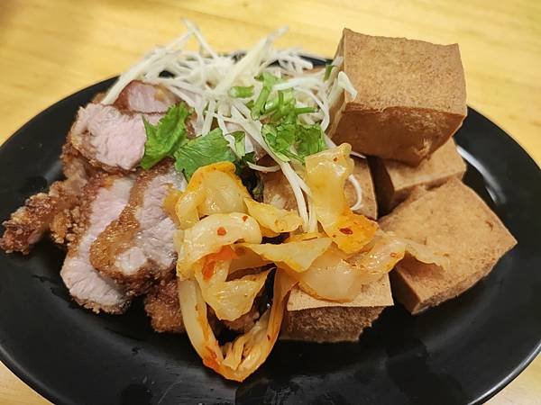 來去吃 - 夜越熱鬧的蘆洲阿億肉粥