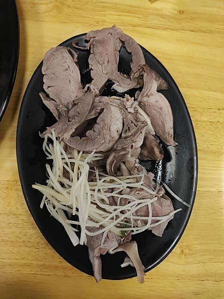 來去吃 - 夜越熱鬧的蘆洲阿億肉粥