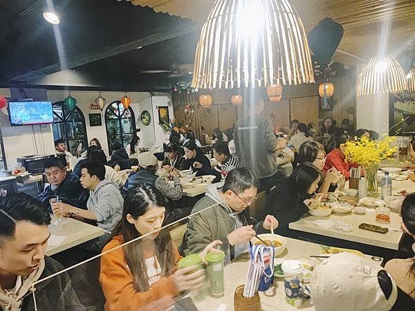 來去吃 - 還沒開門就排隊的市府站武鼎越豐越南美食