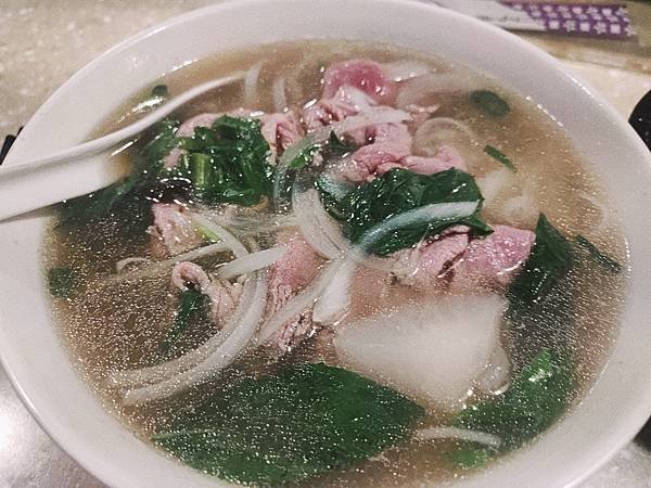 來去吃 - 還沒開門就排隊的市府站武鼎越豐越南美食