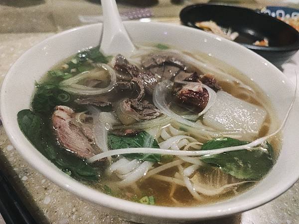 來去吃 - 還沒開門就排隊的市府站武鼎越豐越南美食