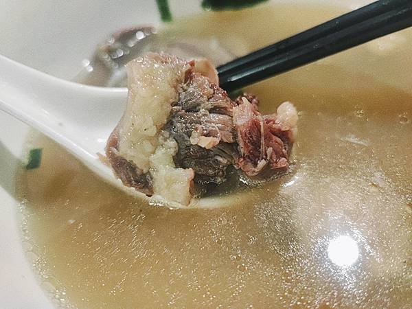 來去吃 - 還沒開門就排隊的市府站武鼎越豐越南美食