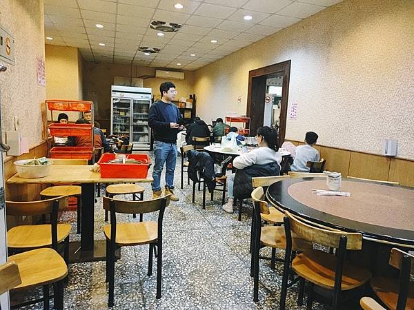 來去吃 - 七堵媽祖廟旁門庭若市的東北麵館宣騰莊