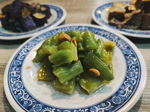 來去吃 - 七堵媽祖廟旁門庭若市的東北麵館宣騰莊