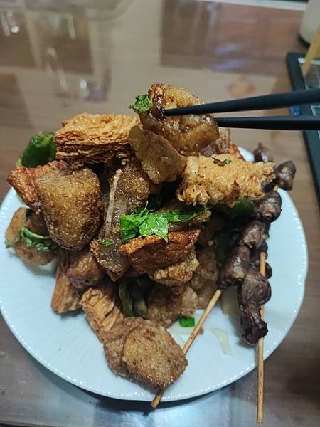 來去吃 – 要等候一小時取餐的蘆洲中華讚鹹酥雞