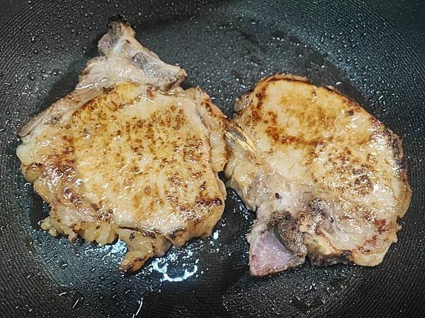 大叔做菜 - 香煎厚切帶骨豬排