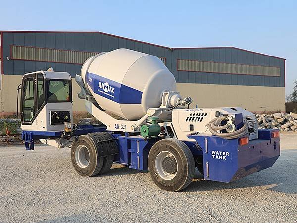 3.5m3 Self-Loading Concrete Mixer.jpg