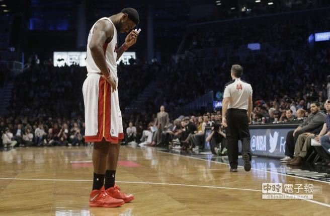 LeBron James在延長賽時段表現不佳。（美聯社）