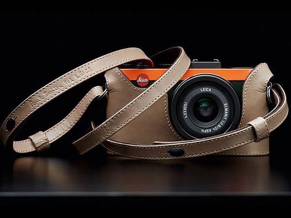 Paul-Smith-for-Leica-X2-Edition-Paul-Smith-Camera-04-630x472