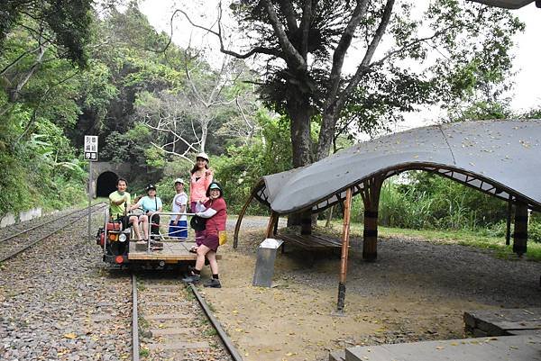 五月阿里山鐵路 - 初夏螢火蟲之旅: 梨園寮火車站 - 大風