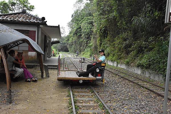 五月阿里山鐵路 - 初夏螢火蟲之旅: 梨園寮火車站 - 大風