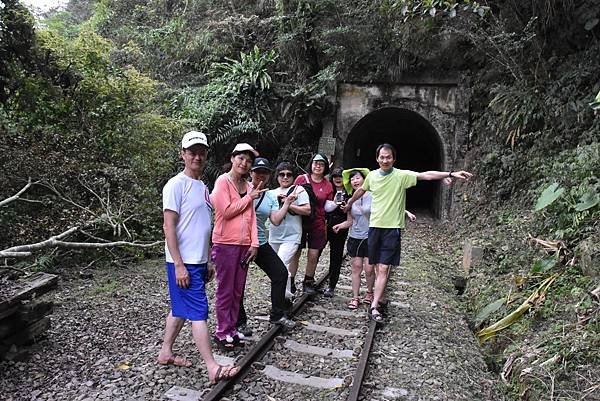 五月阿里山鐵路 - 初夏螢火蟲之旅: 梨園寮火車站 - 大風