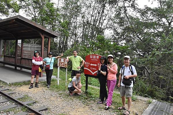 五月阿里山鐵路 - 初夏螢火蟲之旅: 梨園寮火車站 - 大風