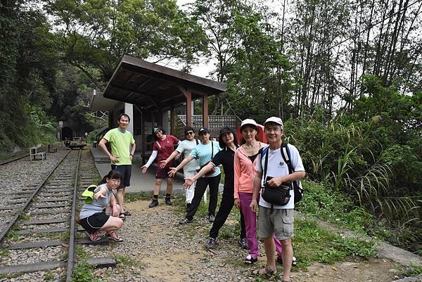 五月阿里山鐵路 - 初夏螢火蟲之旅: 梨園寮火車站 - 大風