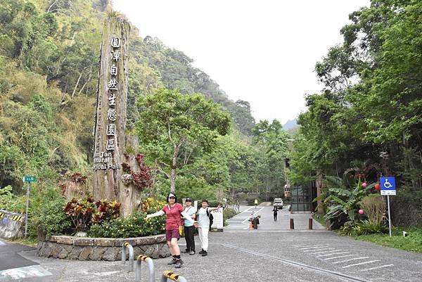 五月阿里山鐵路 - 初夏螢火蟲之旅: 梨園寮火車站 - 大風