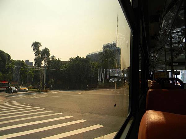 通過天母東路和中山北路七段路口.JPG