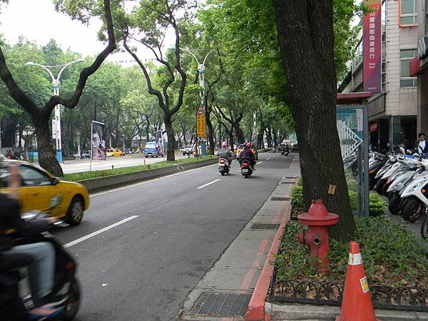 13.中山北路於南京東西路以北街景