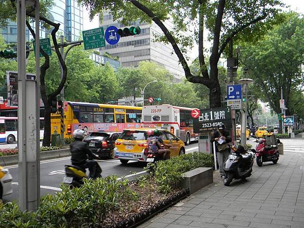 17.中山北路長春路口