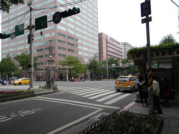 21.中山北路民生東西路口