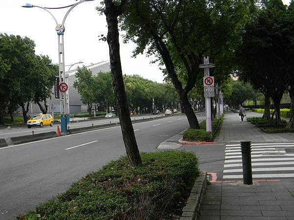 52.中山北路民族東西路以北街景