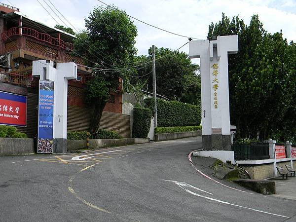 22.銘傳大學校門口