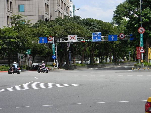 1.景福門圓環  信義路一段路口.JPG