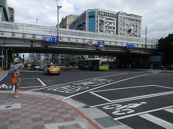 75.信義建國路口