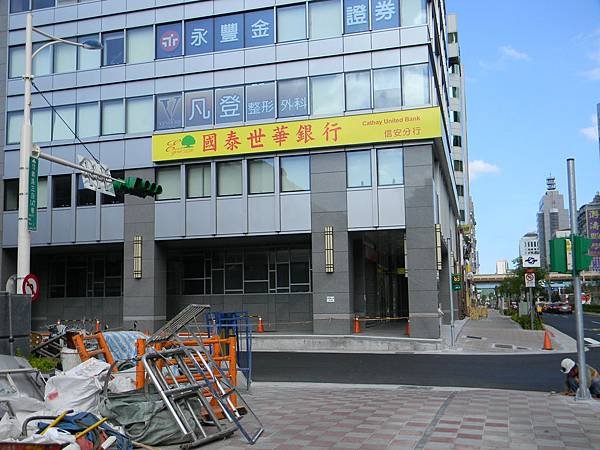 84.信義路三段147巷--銀行大樓為舊時臺北市農產運銷超市