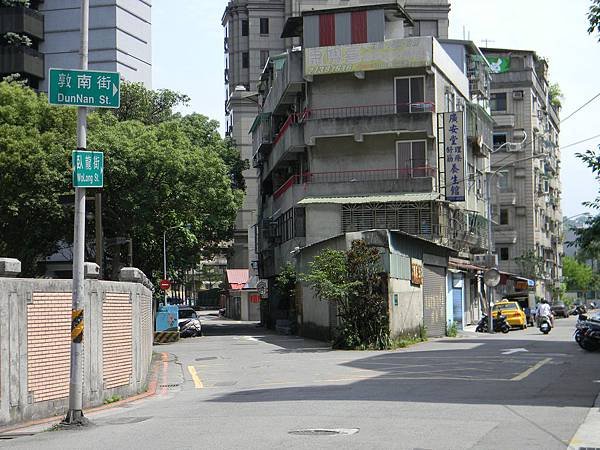 4.臥龍街和敦南街岔路側.JPG