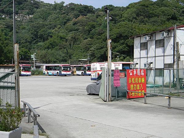 47..光華巴士新闢的麟光總站.JPG