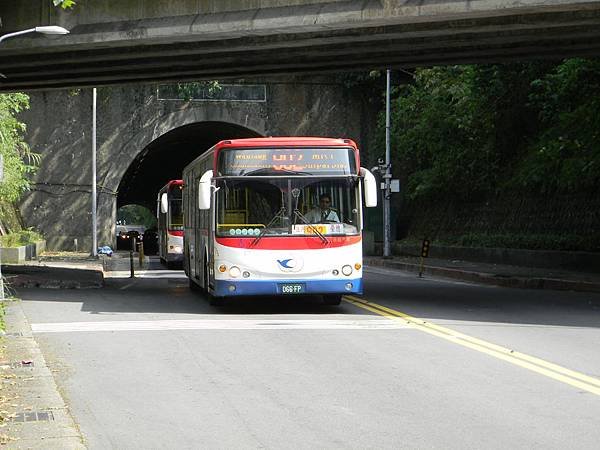 61.由文山區經莊敬隧道進北市區的公車2.JPG