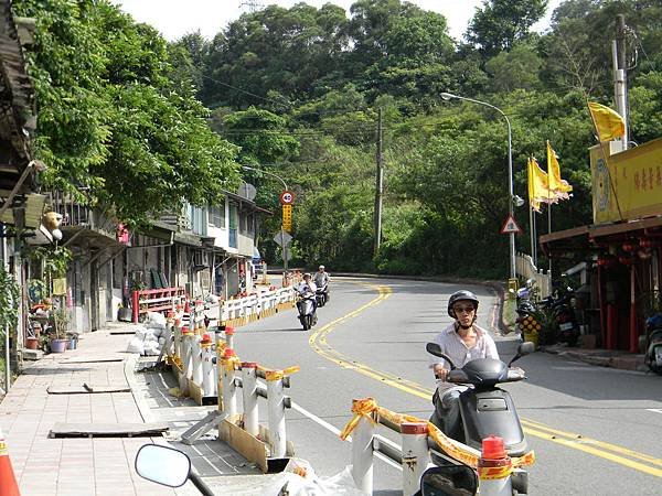 54.往莊敬隧道的臥龍街山路1.JPG