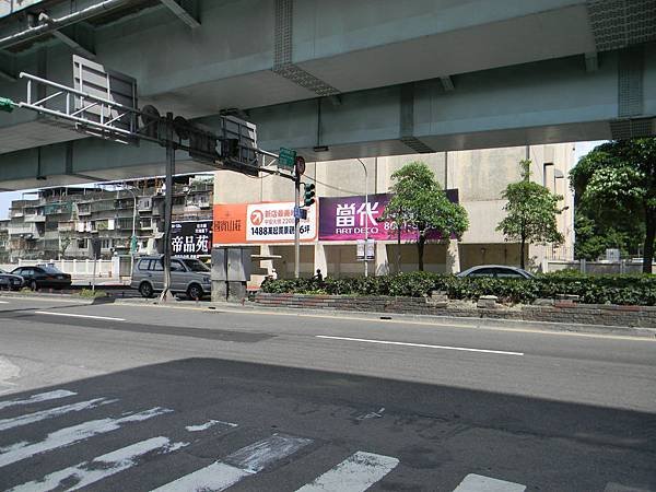 6.臥龍街基隆路口(接近敦化南路側).JPG