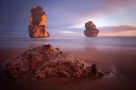 Twelve-Apostles-Great-Ocean-Road-Australia.jpg