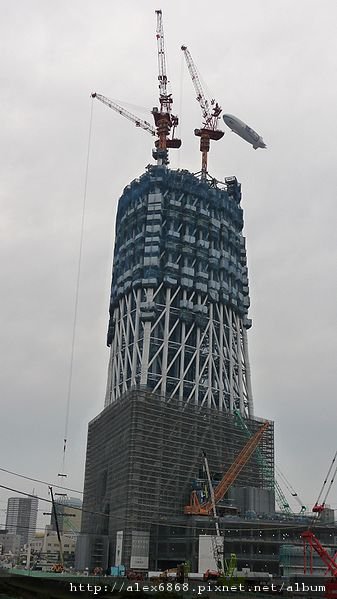 337px-Tokyo_Sky_Tree_under_construction_20090919-1.jpg