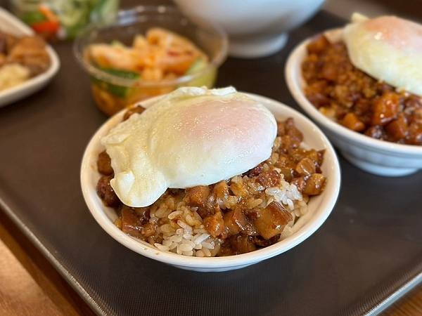 台南安平區_ VASO弘肉燥飯舖安平店 米其林必比登小吃，推
