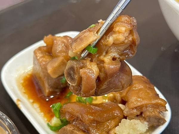 台南安平區_ VASO弘肉燥飯舖安平店 米其林必比登小吃，推