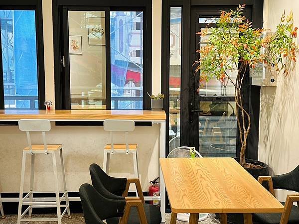 台南東區_ 煦你早午餐 Belong Ü Brunch 巷弄