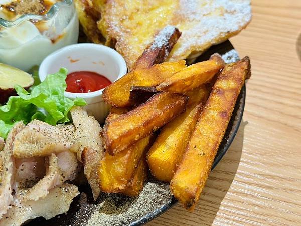 台南東區_ 煦你早午餐 Belong Ü Brunch 巷弄