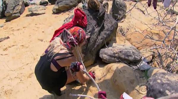 Survivor.S32E02.HDTV.x264-WRCR.mp4_20160225_161504.546.jpg