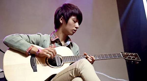 2012年左右的Sungha_200225_0183.jpg